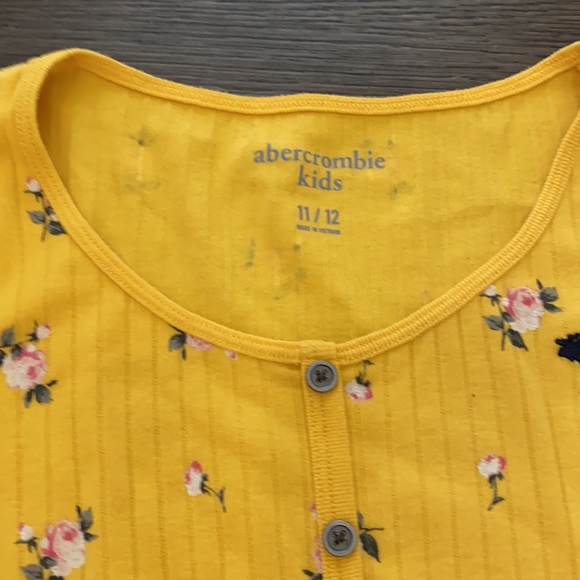 Abercrombie kids ribbed tee in mustard yellow - Picture 3 of 5